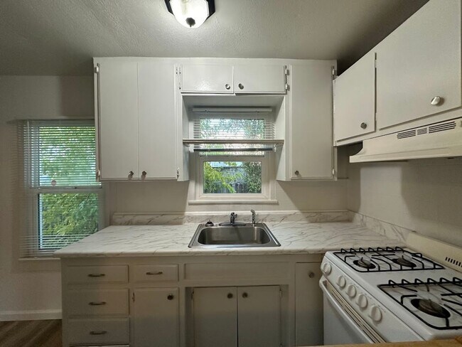 Building Photo - Terrace2121