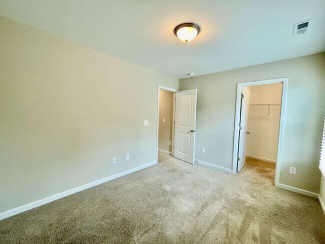Building Photo - 3-Bedroom Retreat With 2.5 Baths In Fayetteville