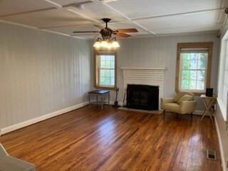 Building Photo - 202 N Spring St