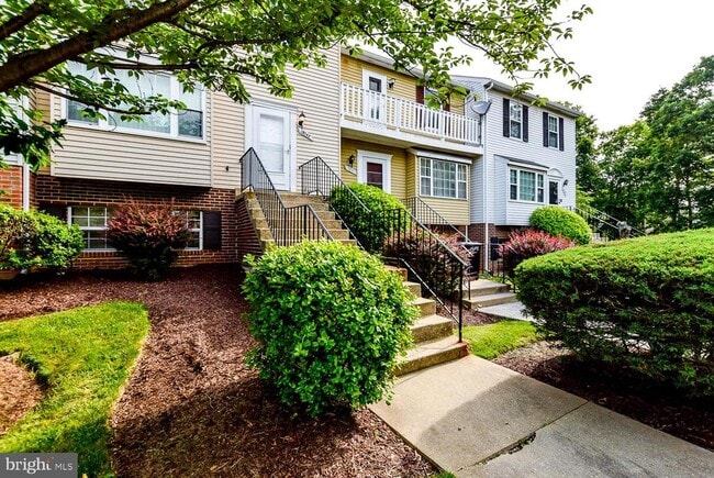 Building Photo - 15043 Cherrywood Dr