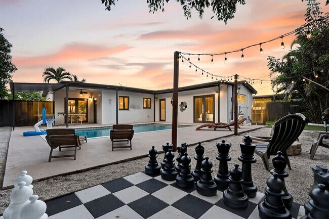 Building Photo - 6450 Perry St