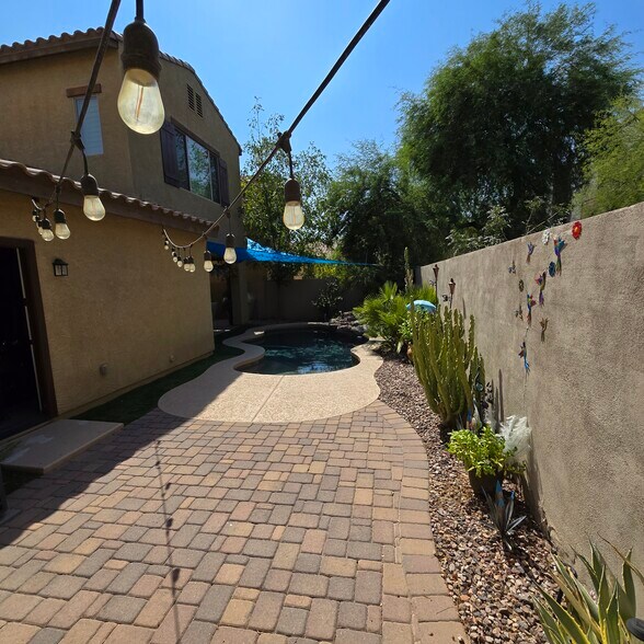 Building Photo - 280 E Indigo Dr