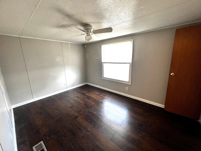 Building Photo - 222 B St