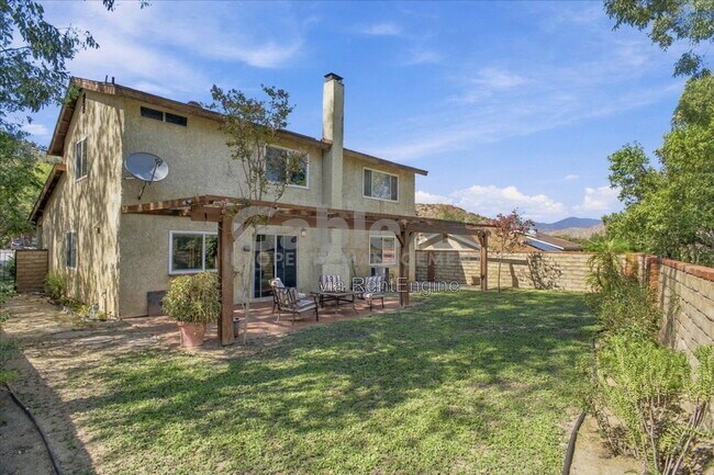Building Photo - 21748 Grovepark Dr