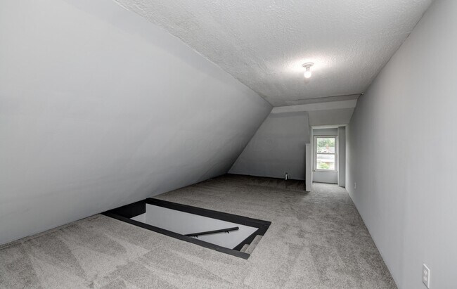 Building Photo - 814 S Ohio Ave