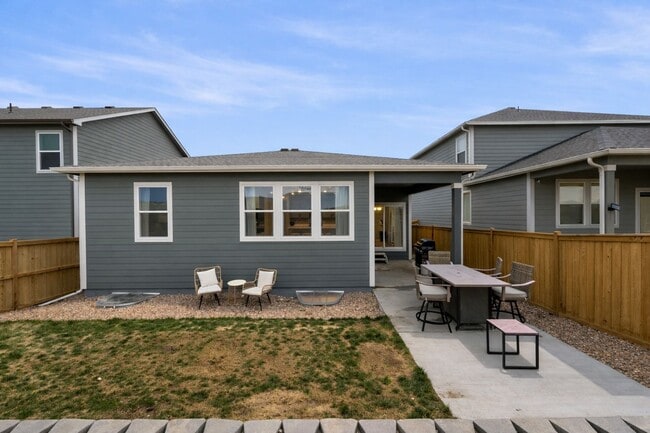 Building Photo - Gorgeous 5 Bed 3 bath Home In Aspen Meadows!!