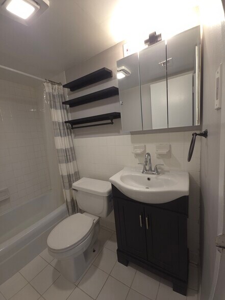 Building Photo - 5201 Duke St