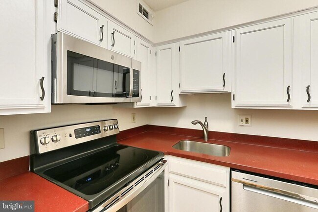 Building Photo - 2400 Clarendon Blvd