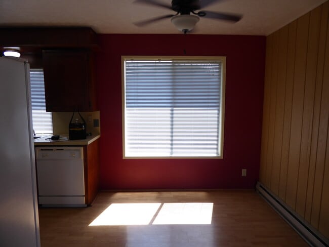Building Photo - 2 Bd 1 bath remodeled duplex w/Garage in Winston
