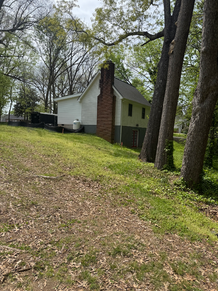 Building Photo - 601 Rose Hill Ave