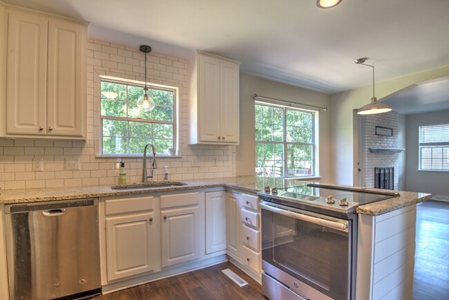 Building Photo - COMING SOON! Welcome to this beautifully r...