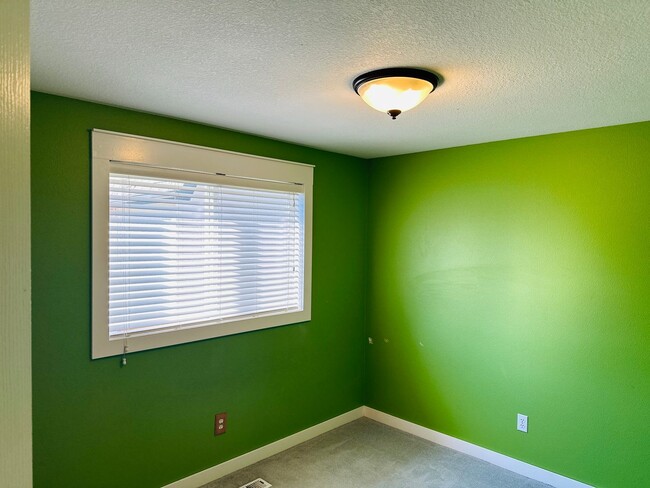 Building Photo - Charming Fisher's Landing Home