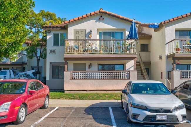 Building Photo - Gorgeous, Fully Remodeled 1 Bed - 1 Bath in Gated Community, Close to All!