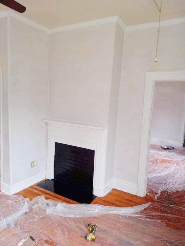 Building Photo - 2327 Gardner St