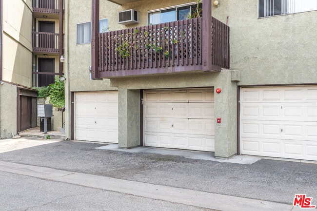 Building Photo - 5870 Benner St