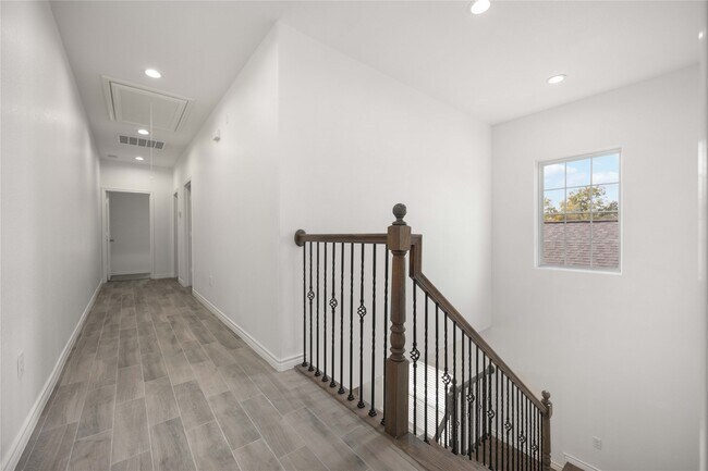 Building Photo - 4406 Sterling St