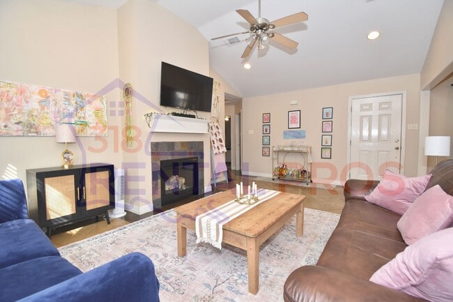 Building Photo - Three Bed, Two Bath Home in Ruston!