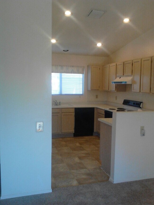 Building Photo - UNFURNISHED AGE RESTRICTED HOUSE  INCLUDES BONUS ROOM