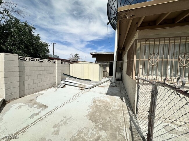 Building Photo - 2300 Pardee Pl