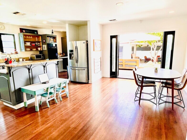 Open floor plan - 3927 Degnan Blvd