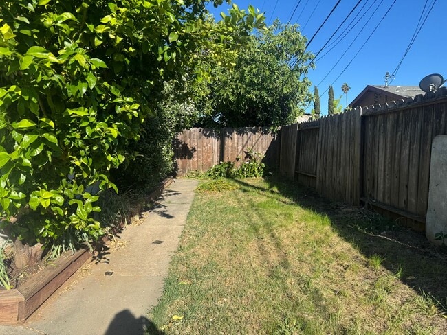 Building Photo - 519 San Remo St