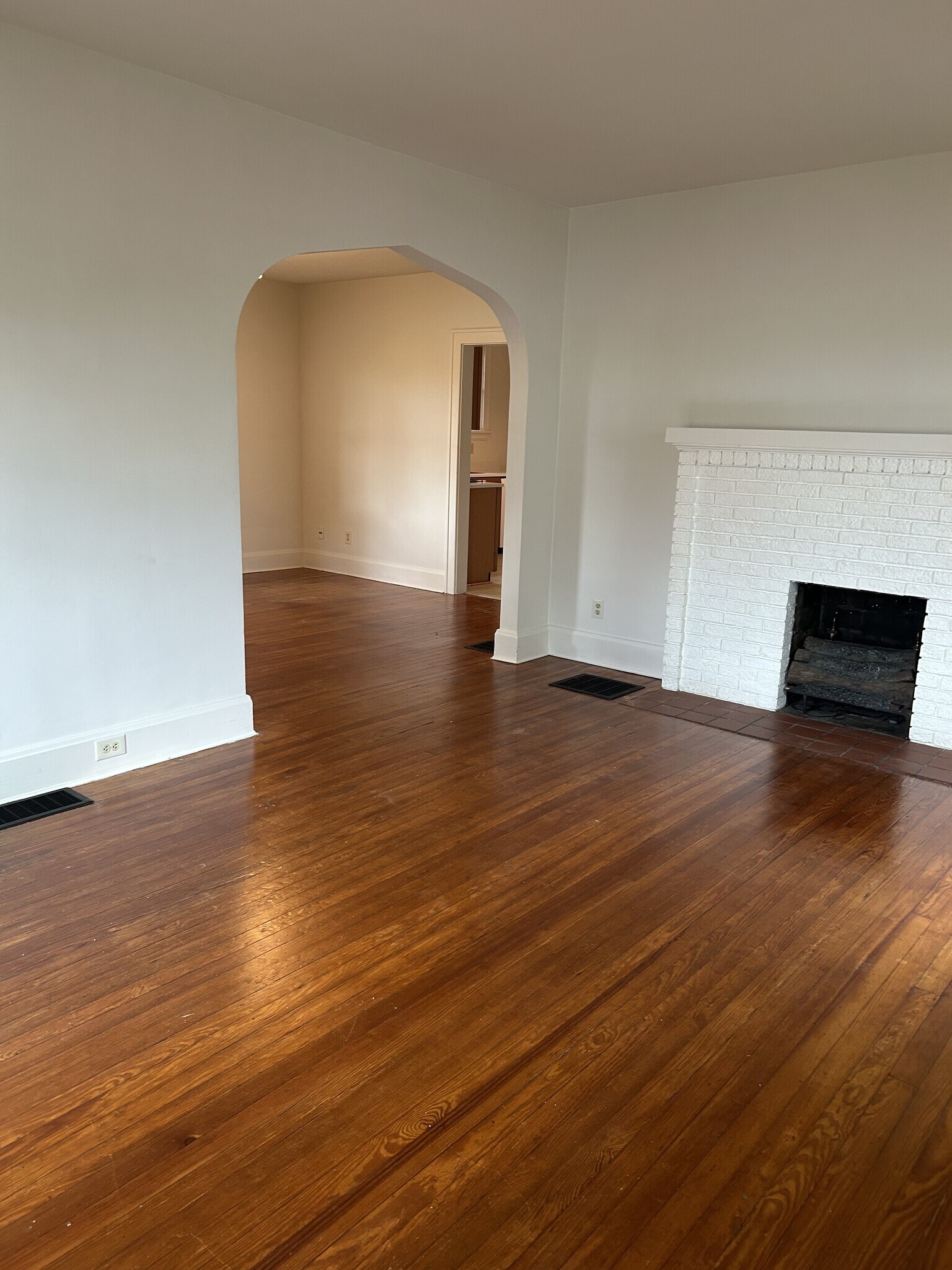 Building Photo - 9477 Highland Ave