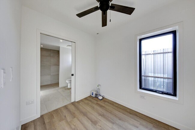 Building Photo - AMAZING NEW CONSTRUCTION UNIT NEAR DOWNTOWN