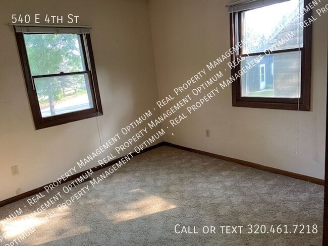 Building Photo - 540 E 4th St