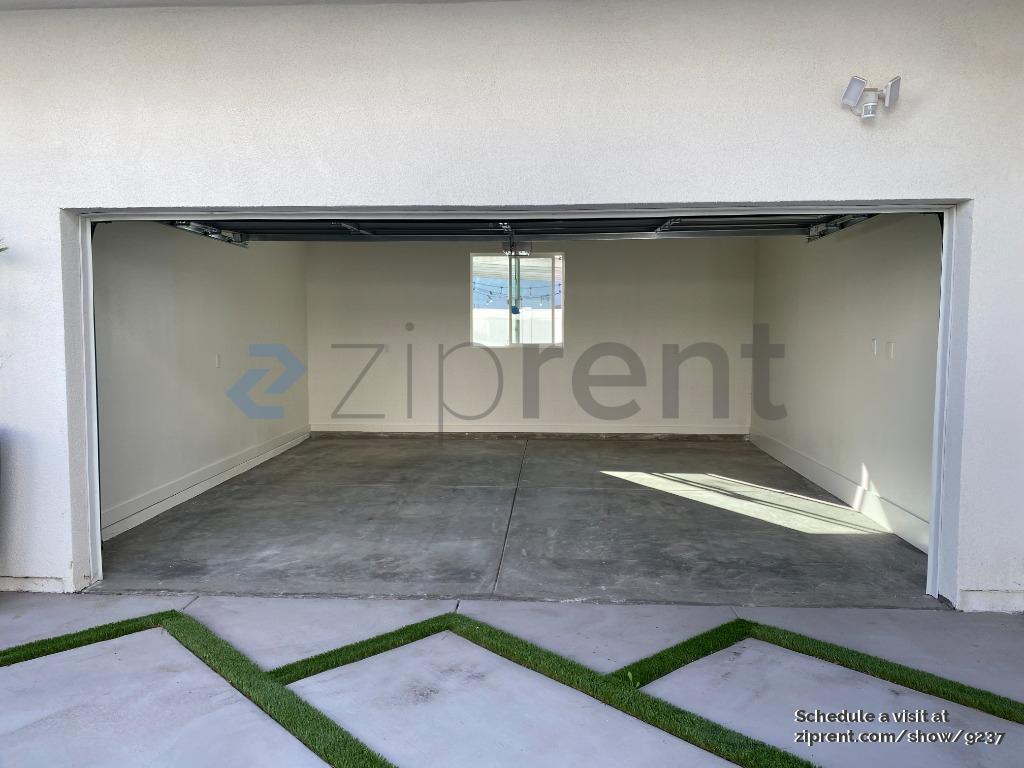 Building Photo - 5637 1/2 Riverton Ave