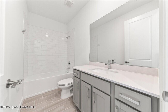 Building Photo - 2037 Island Ave NW