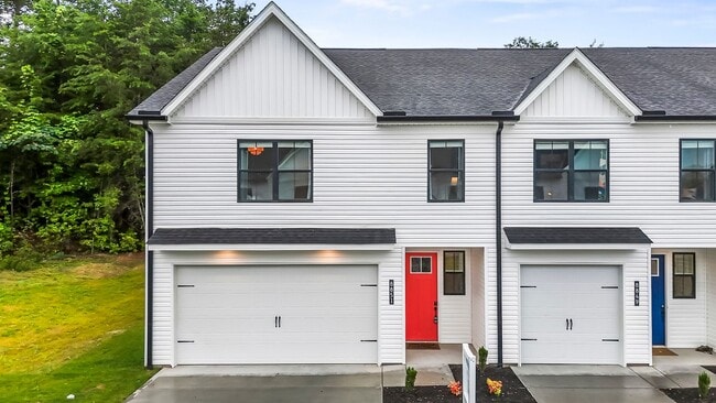 Primary Photo - Stunning 3-Bed, 2.5-Bath Townhome at Bennett Village