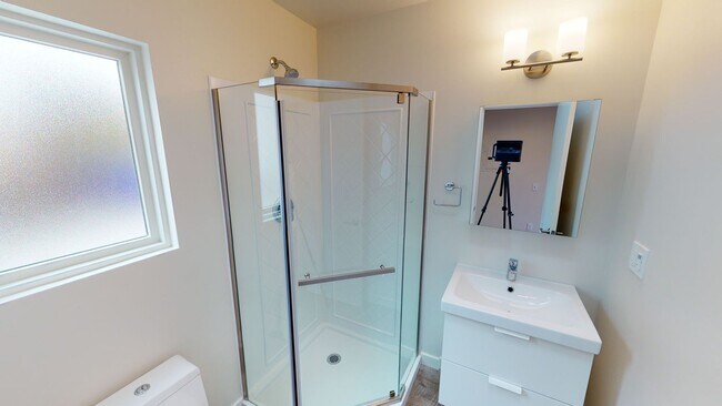 Building Photo - Updated Studio with Private Outdoor Space in Coronado!
