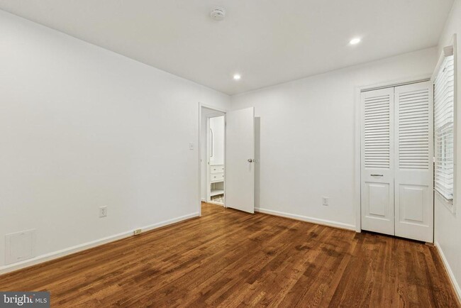 Building Photo - 8326 Briar Creek Dr