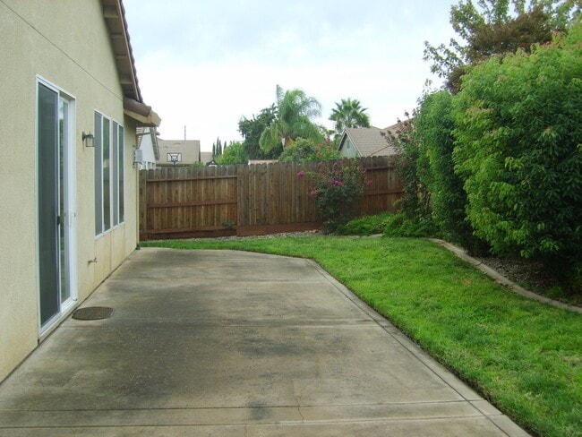 Building Photo - Lovely home, gardener, some utilities included