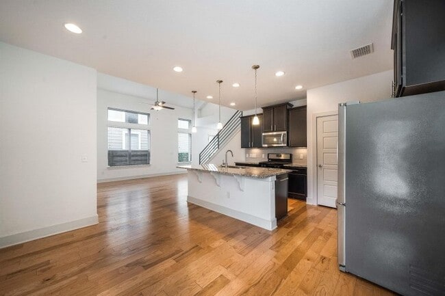 Building Photo - 1408 Casa Dr