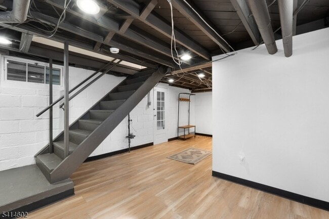 Building Photo - 83 Chestnut Hill Dr W