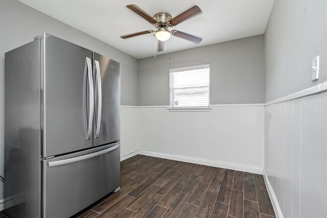 Building Photo - 1719 Longhorn Dr