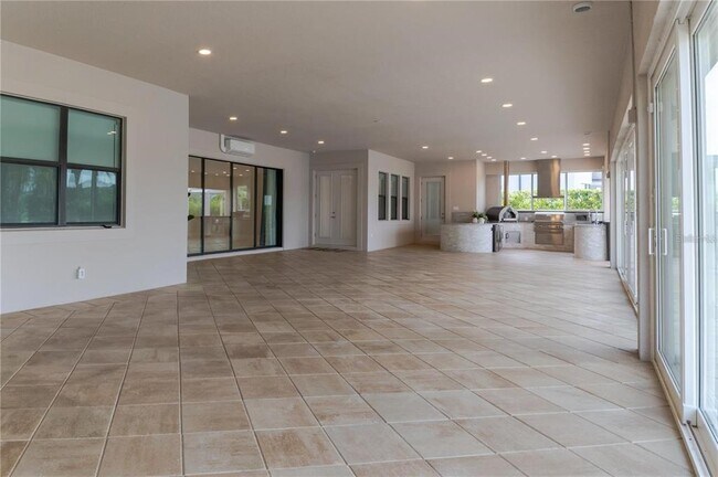 Building Photo - 13125 Casabella Dr