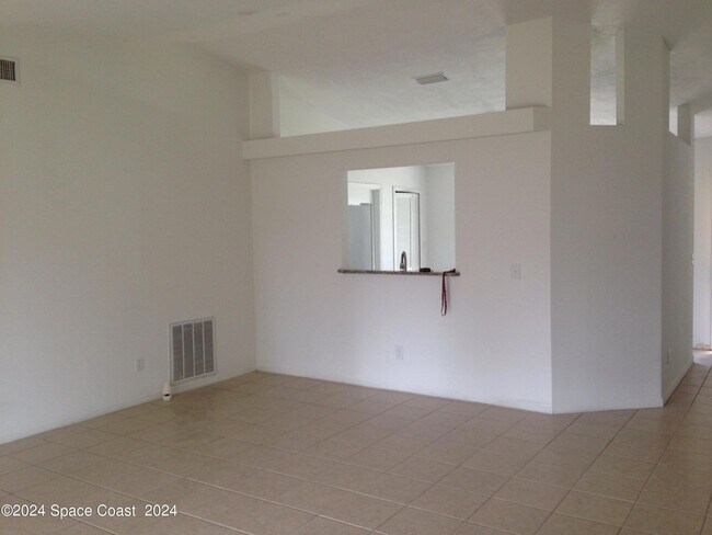 Building Photo - 639 Dwight Ave SE