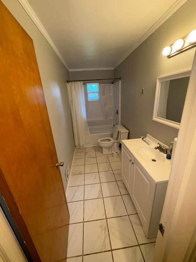 Building Photo - 508 Trail Two