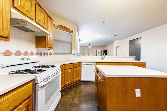 Building Photo - 14946 Doria Dr