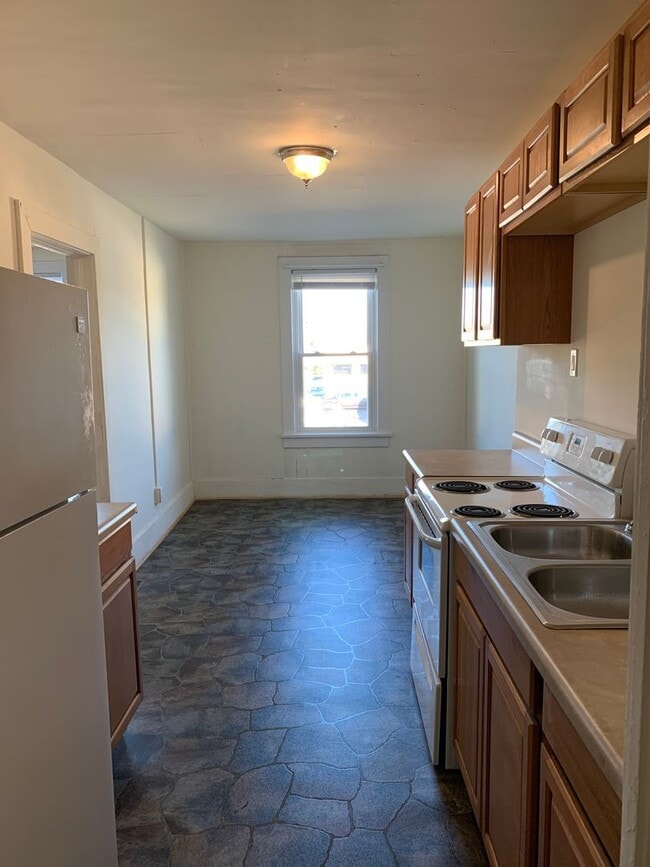 Building Photo - Walking distance to everything in Altavista! Right in the heart of Altavista on Main St!