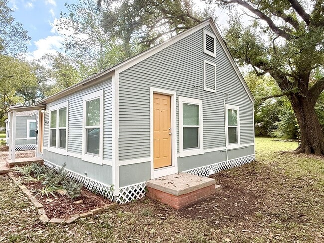 Building Photo - 620 E Magnolia St