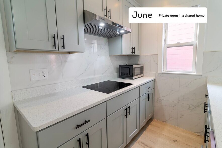 Building Photo - Room in Shared 4 bed/1 bath home in JFK/UMass