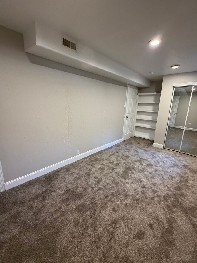 Building Photo - Spacious West Valley Home!!!