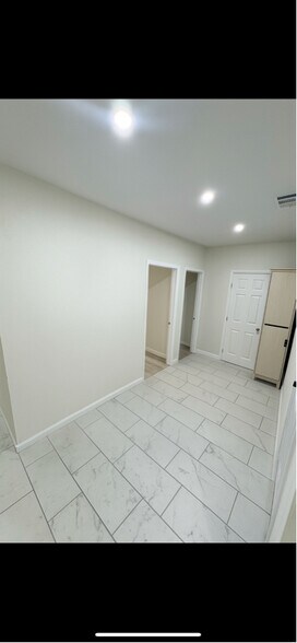 Building Photo - 7312 Palmetto Ave