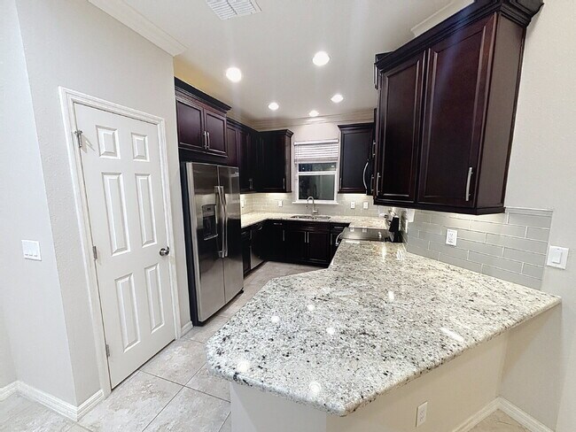 Building Photo - 1077 Amber Leaf Trl