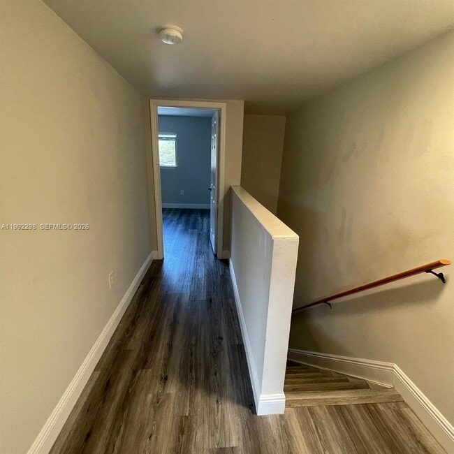 Building Photo - 301 Palm Cir E