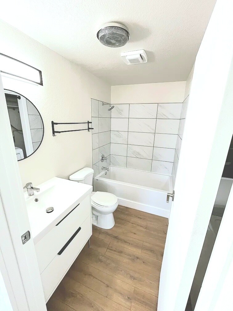 Building Photo - 4745 Delridge Way SW