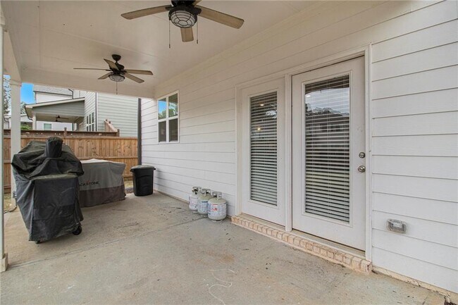 Building Photo - 605 Skye Ct